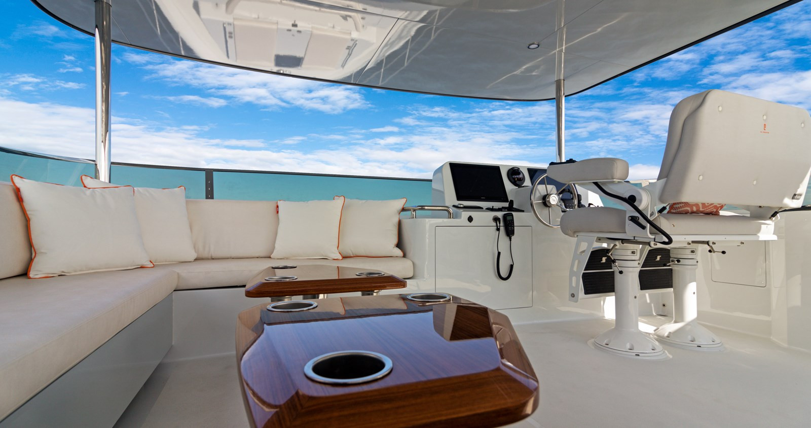 https://arconyachts.ams3.digitaloceanspaces.com/108241/conversions/large_3921431-optimize.jpg