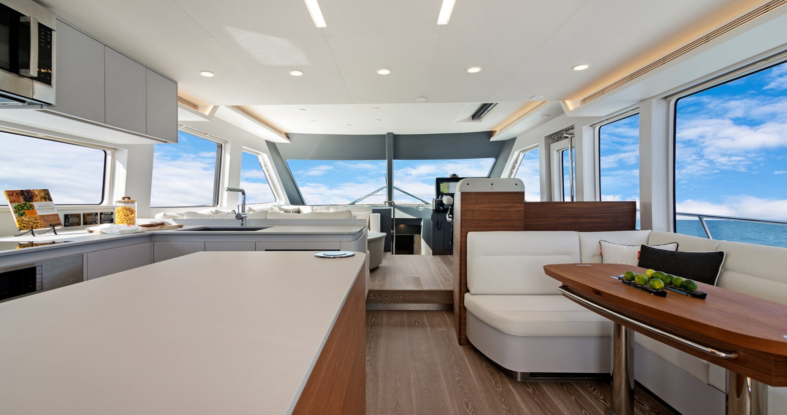 https://arconyachts.ams3.digitaloceanspaces.com/108247/conversions/large_3921433-optimize.jpg