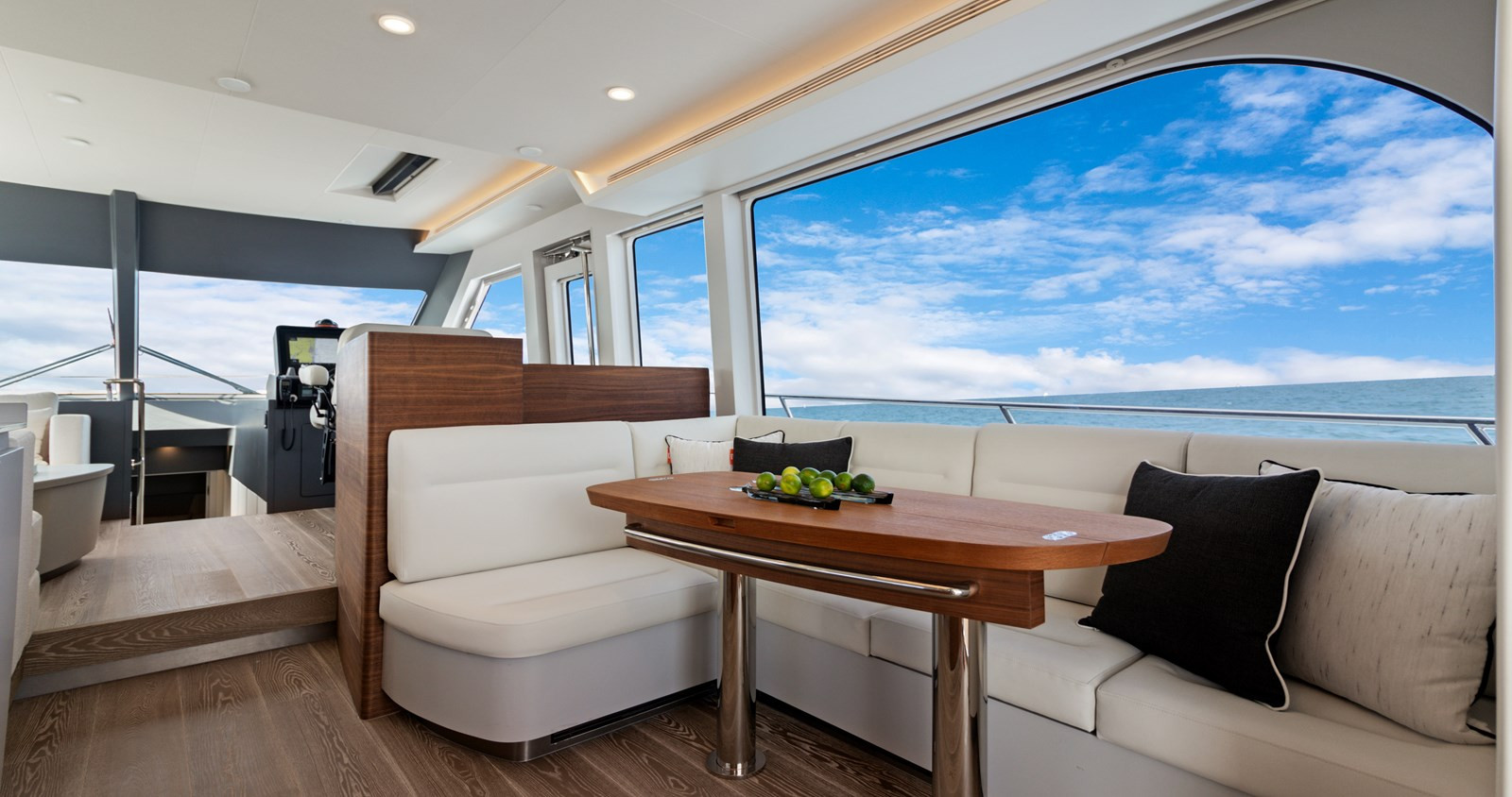 https://arconyachts.ams3.digitaloceanspaces.com/108253/conversions/large_3921435-optimize.jpg