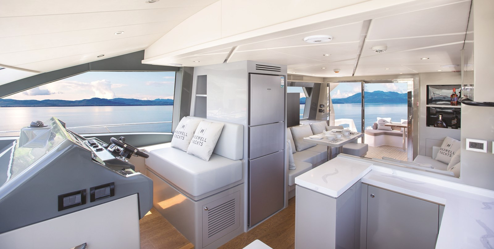 https://arconyachts.ams3.digitaloceanspaces.com/108255/conversions/large_3942775-optimize.jpg