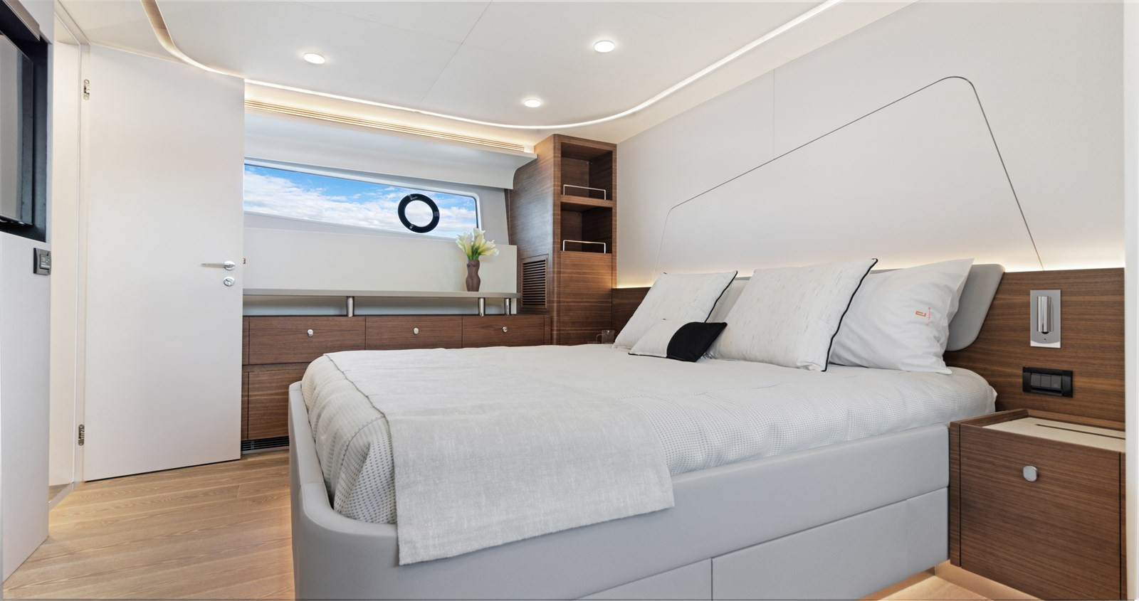 https://arconyachts.ams3.digitaloceanspaces.com/108263/conversions/large_3921438-optimize.jpg