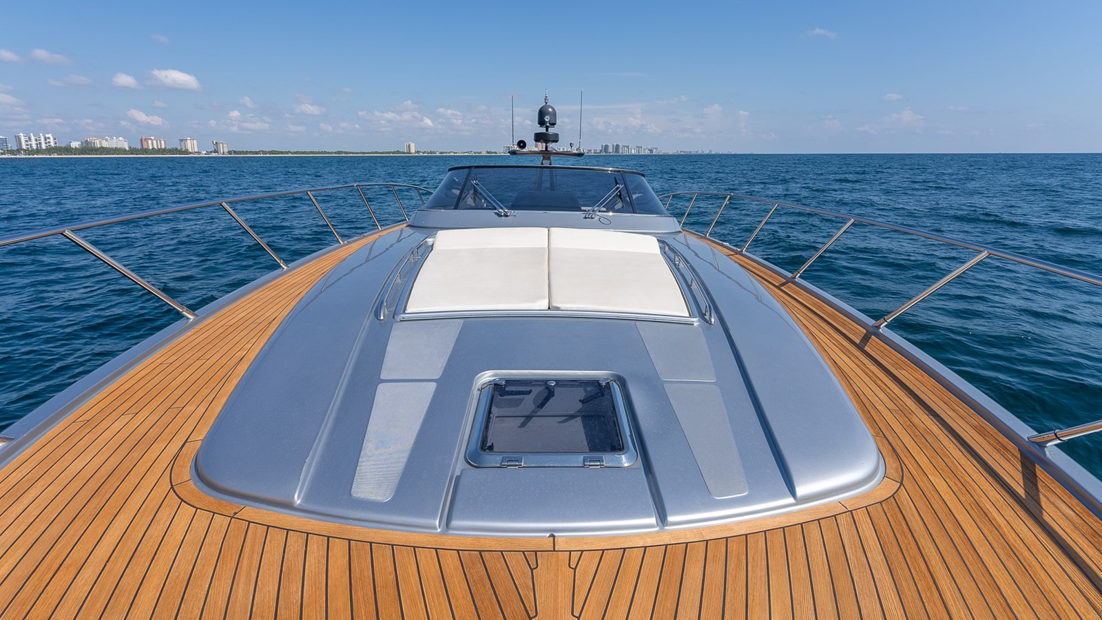 https://arconyachts.ams3.digitaloceanspaces.com/108323/conversions/large_3914752-optimize.jpg