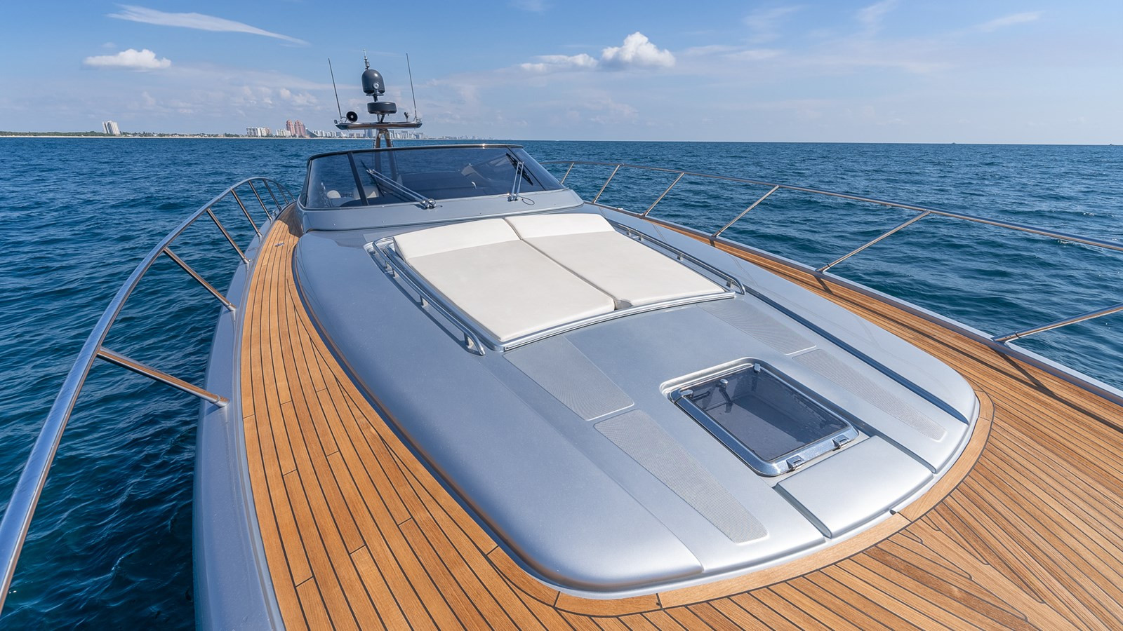 https://arconyachts.ams3.digitaloceanspaces.com/108330/conversions/large_3914754-optimize.jpg