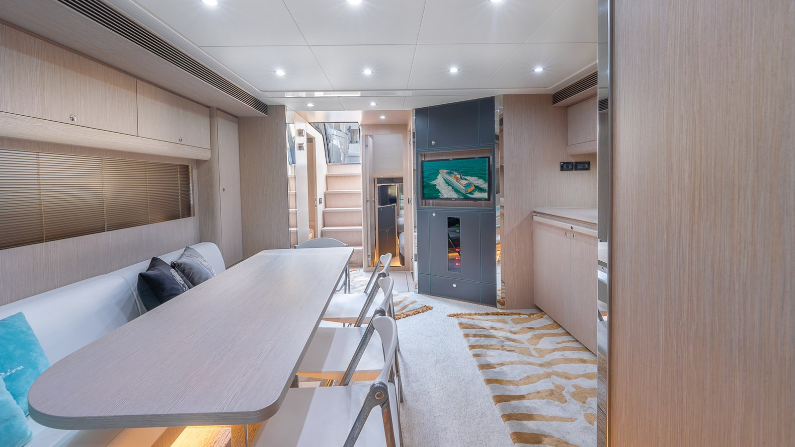 https://arconyachts.ams3.digitaloceanspaces.com/108343/conversions/large_3914759-optimize.jpg