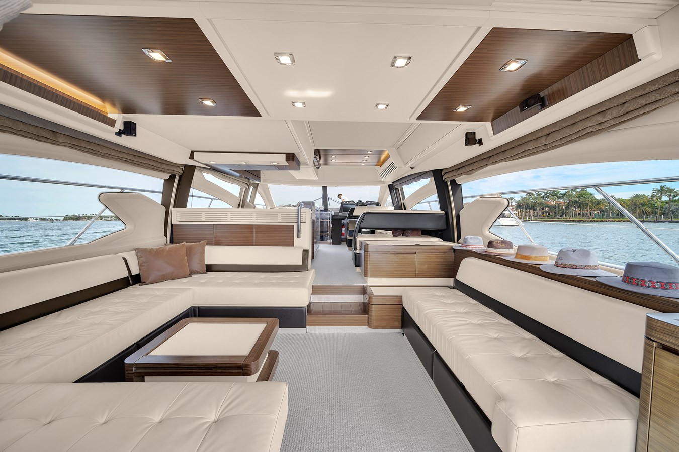 https://arconyachts.ams3.digitaloceanspaces.com/108349/conversions/large_4702115-optimize.jpg
