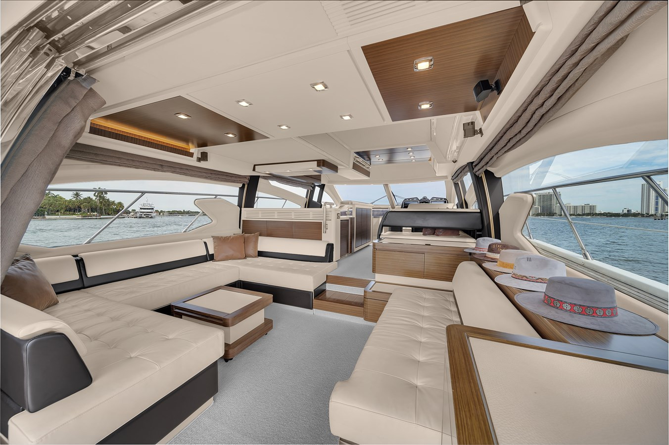 https://arconyachts.ams3.digitaloceanspaces.com/108373/conversions/large_4702123-optimize.jpg