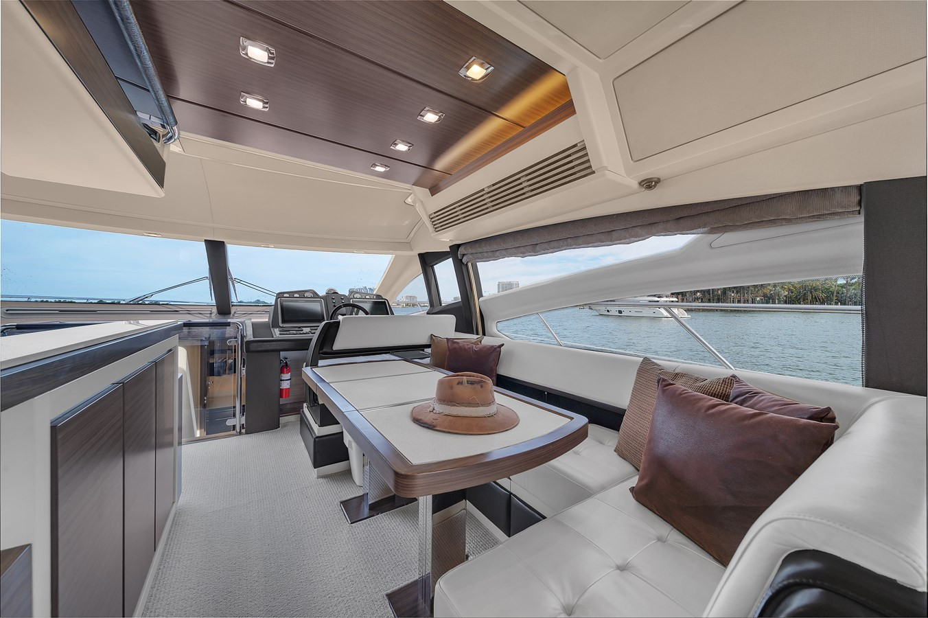 https://arconyachts.ams3.digitaloceanspaces.com/108379/conversions/large_4702125-optimize.jpg