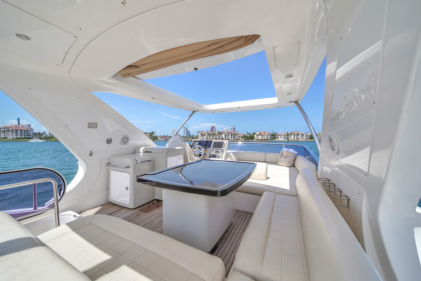 https://arconyachts.ams3.digitaloceanspaces.com/108415/conversions/large_4253992-optimize.jpg