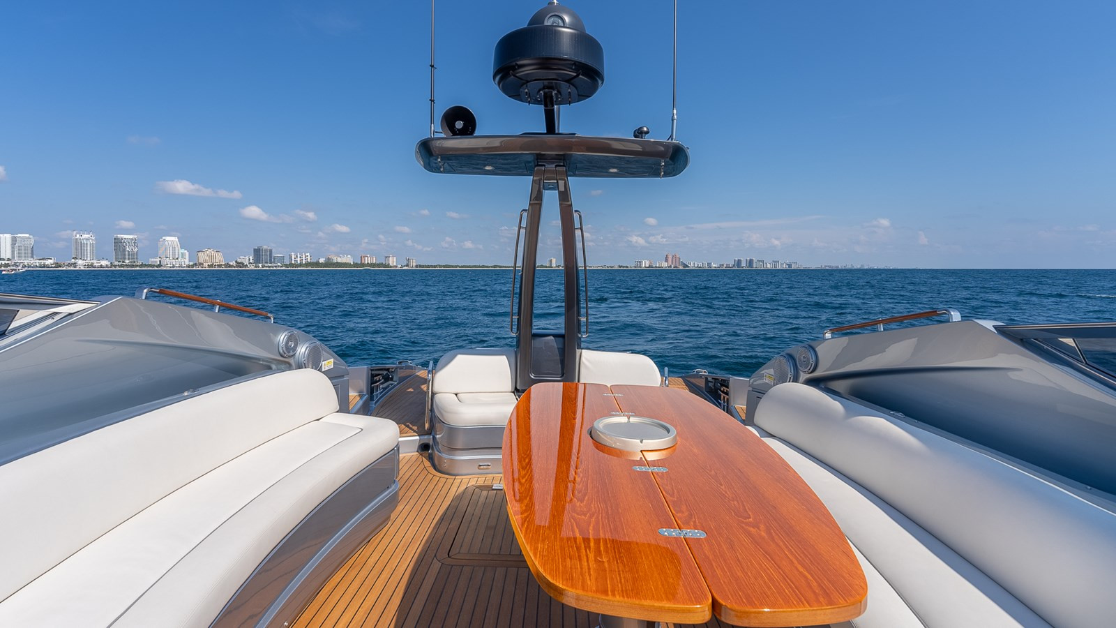 https://arconyachts.ams3.digitaloceanspaces.com/108420/conversions/large_3914786-optimize.jpg