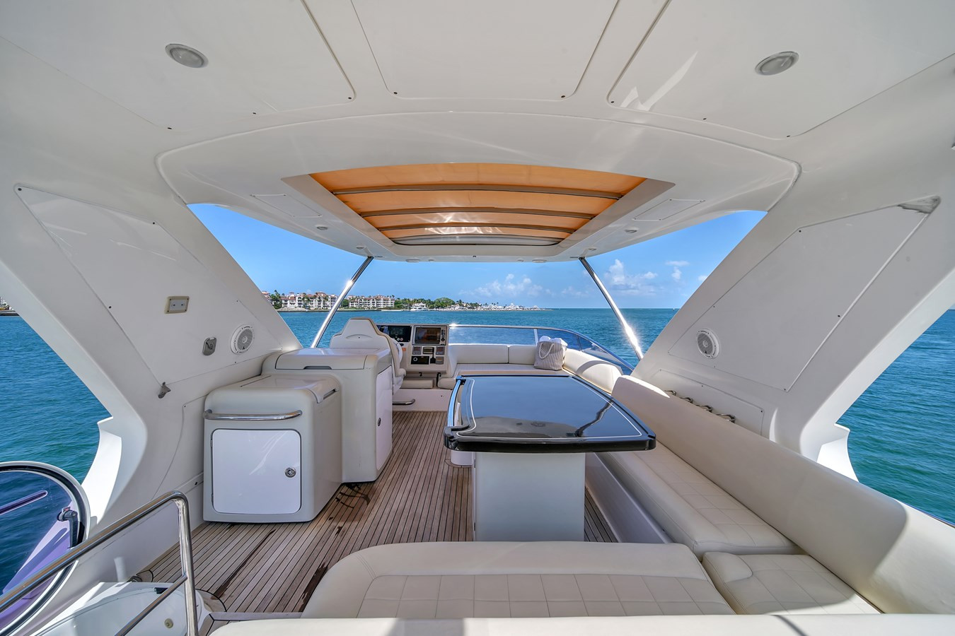 https://arconyachts.ams3.digitaloceanspaces.com/108421/conversions/large_4253994-optimize.jpg