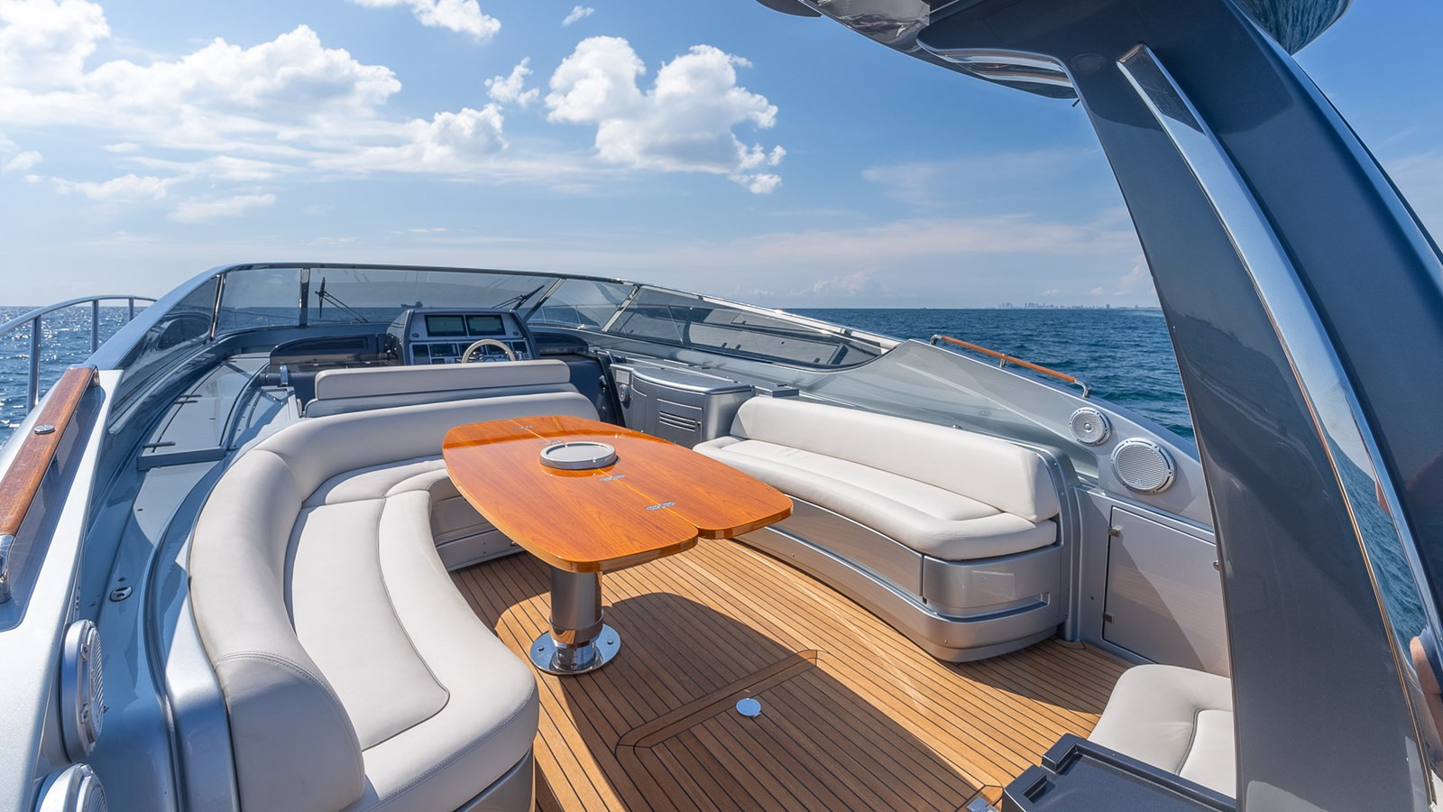 https://arconyachts.ams3.digitaloceanspaces.com/108423/conversions/large_3914787-optimize.jpg