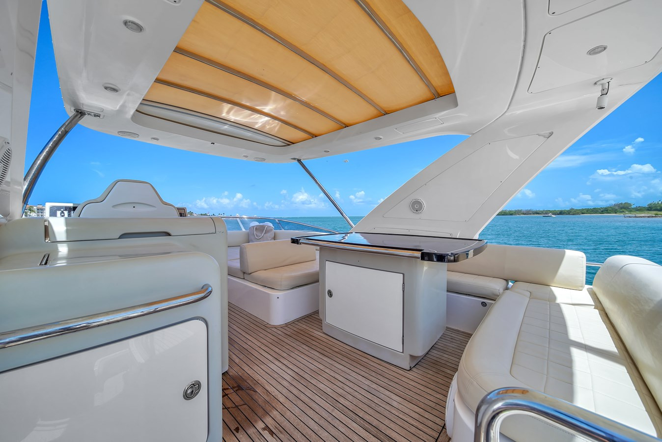 https://arconyachts.ams3.digitaloceanspaces.com/108424/conversions/large_4253995-optimize.jpg