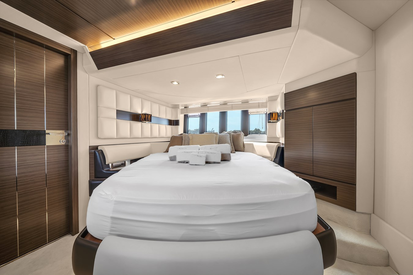 https://arconyachts.ams3.digitaloceanspaces.com/108428/conversions/large_4702141-optimize.jpg