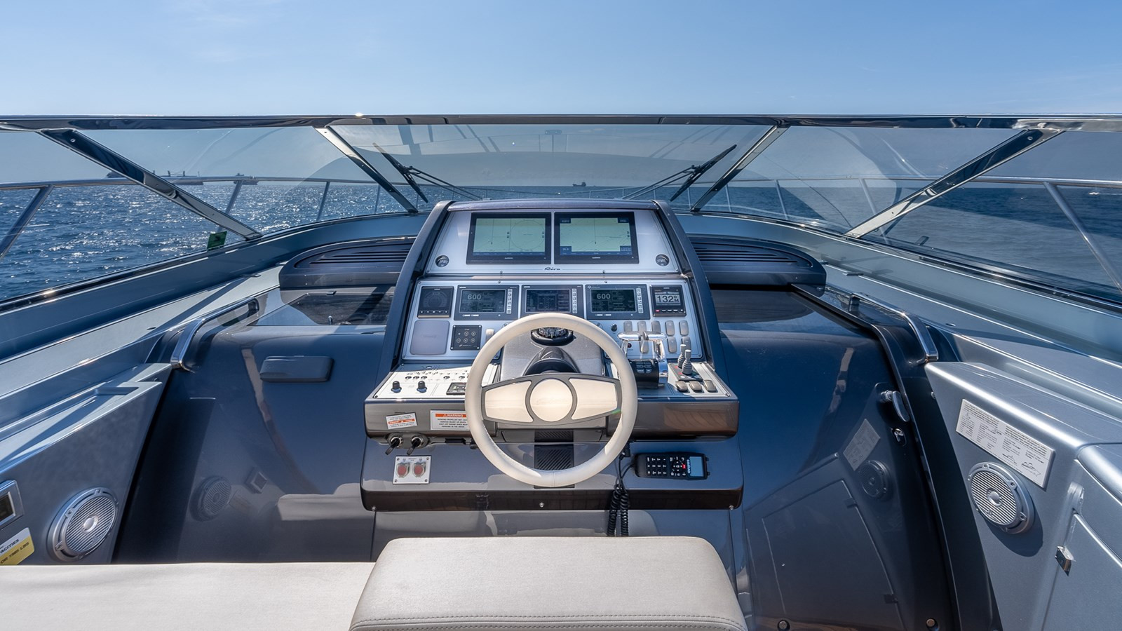 https://arconyachts.ams3.digitaloceanspaces.com/108429/conversions/large_3914789-optimize.jpg