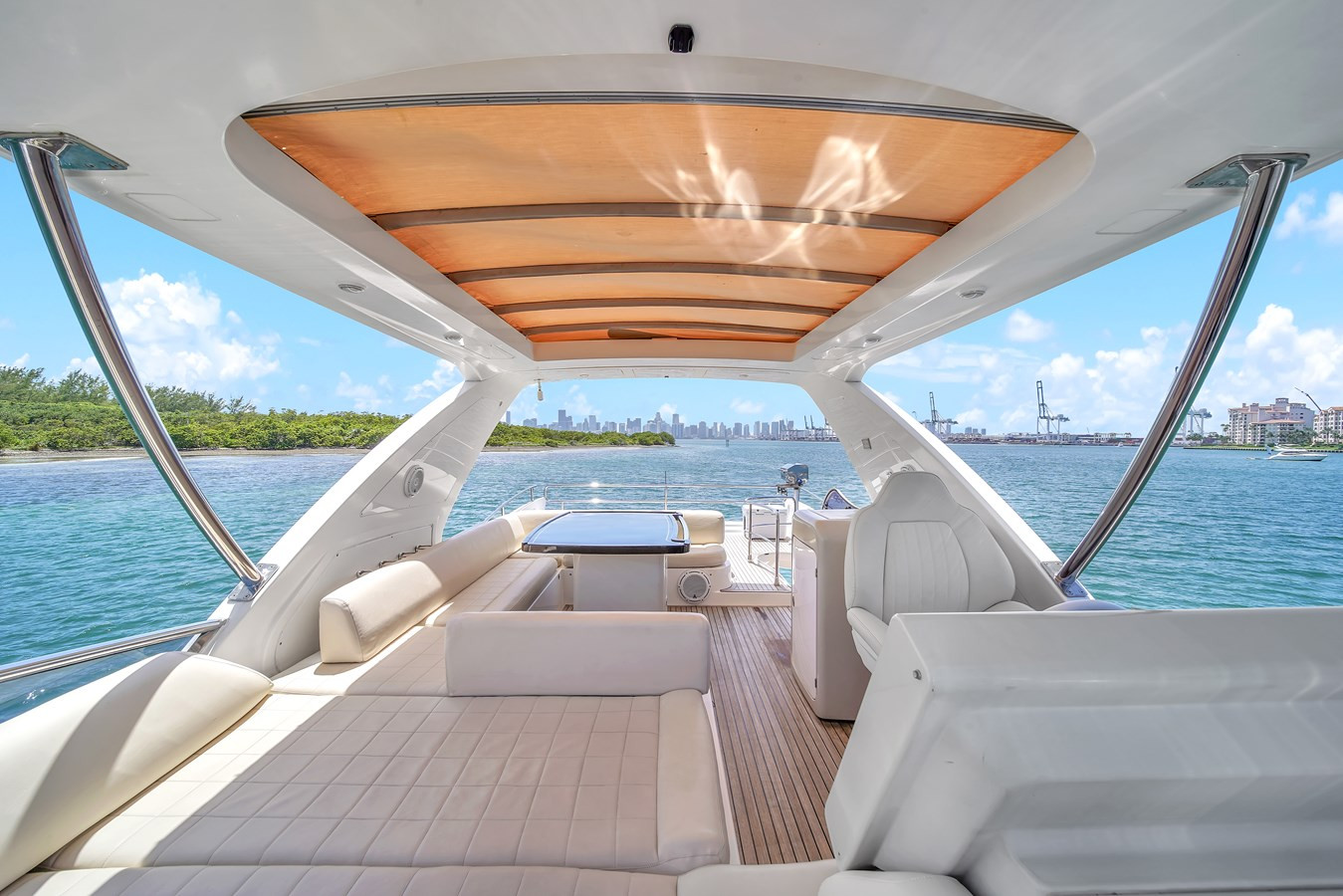 https://arconyachts.ams3.digitaloceanspaces.com/108433/conversions/large_4253998-optimize.jpg