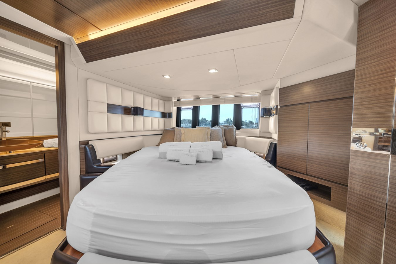 https://arconyachts.ams3.digitaloceanspaces.com/108437/conversions/large_4702144-optimize.jpg