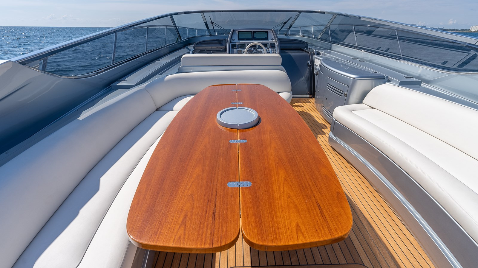 https://arconyachts.ams3.digitaloceanspaces.com/108444/conversions/large_3914794-optimize.jpg