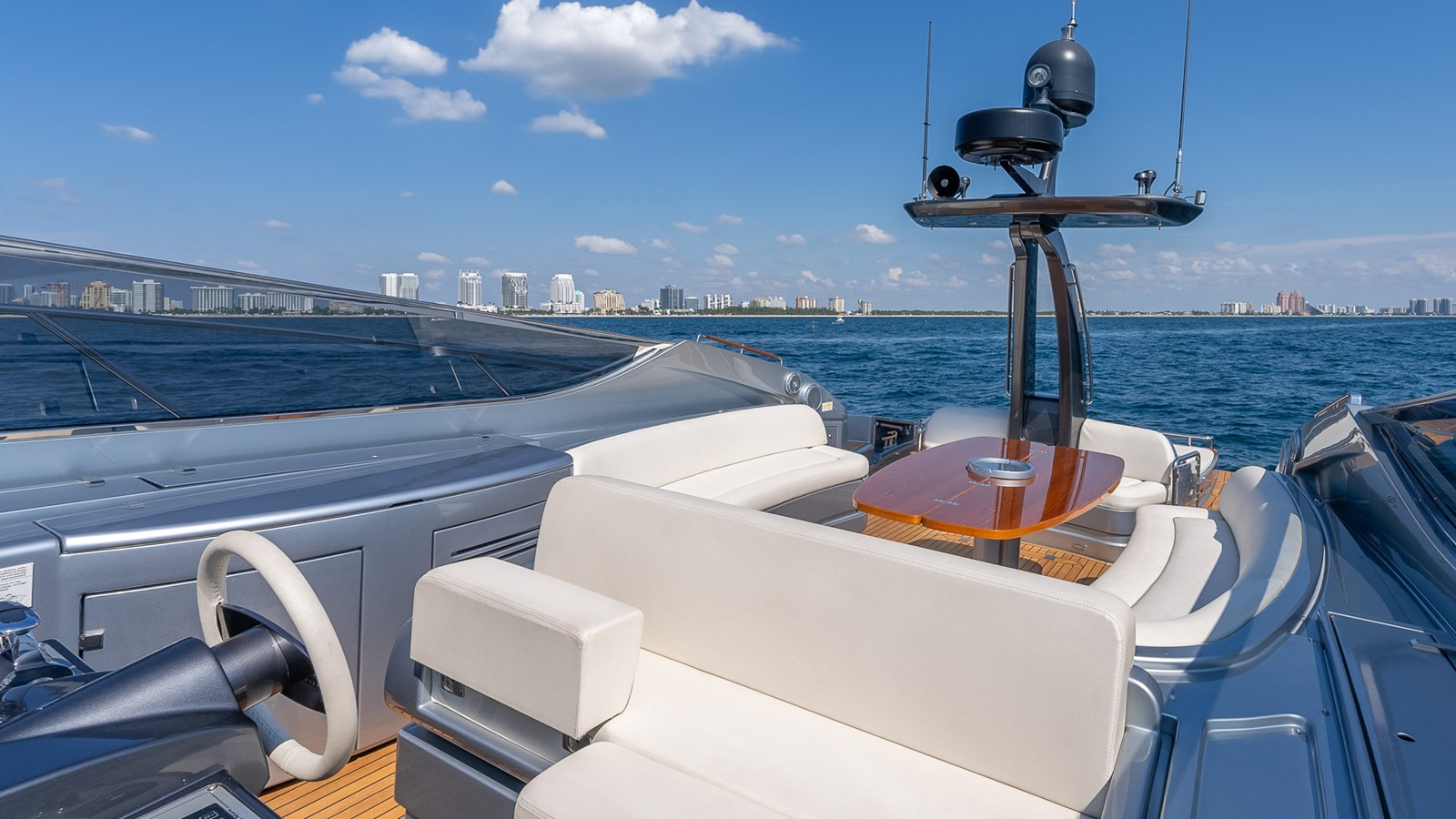 https://arconyachts.ams3.digitaloceanspaces.com/108453/conversions/large_3914797-optimize.jpg