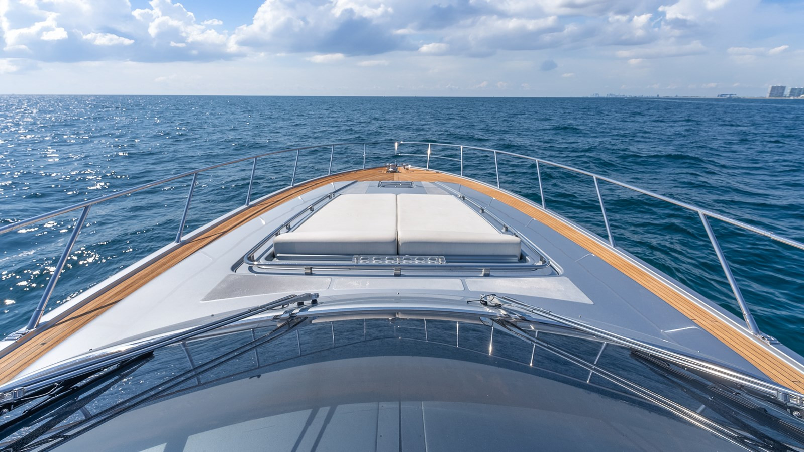 https://arconyachts.ams3.digitaloceanspaces.com/108456/conversions/large_3914798-optimize.jpg