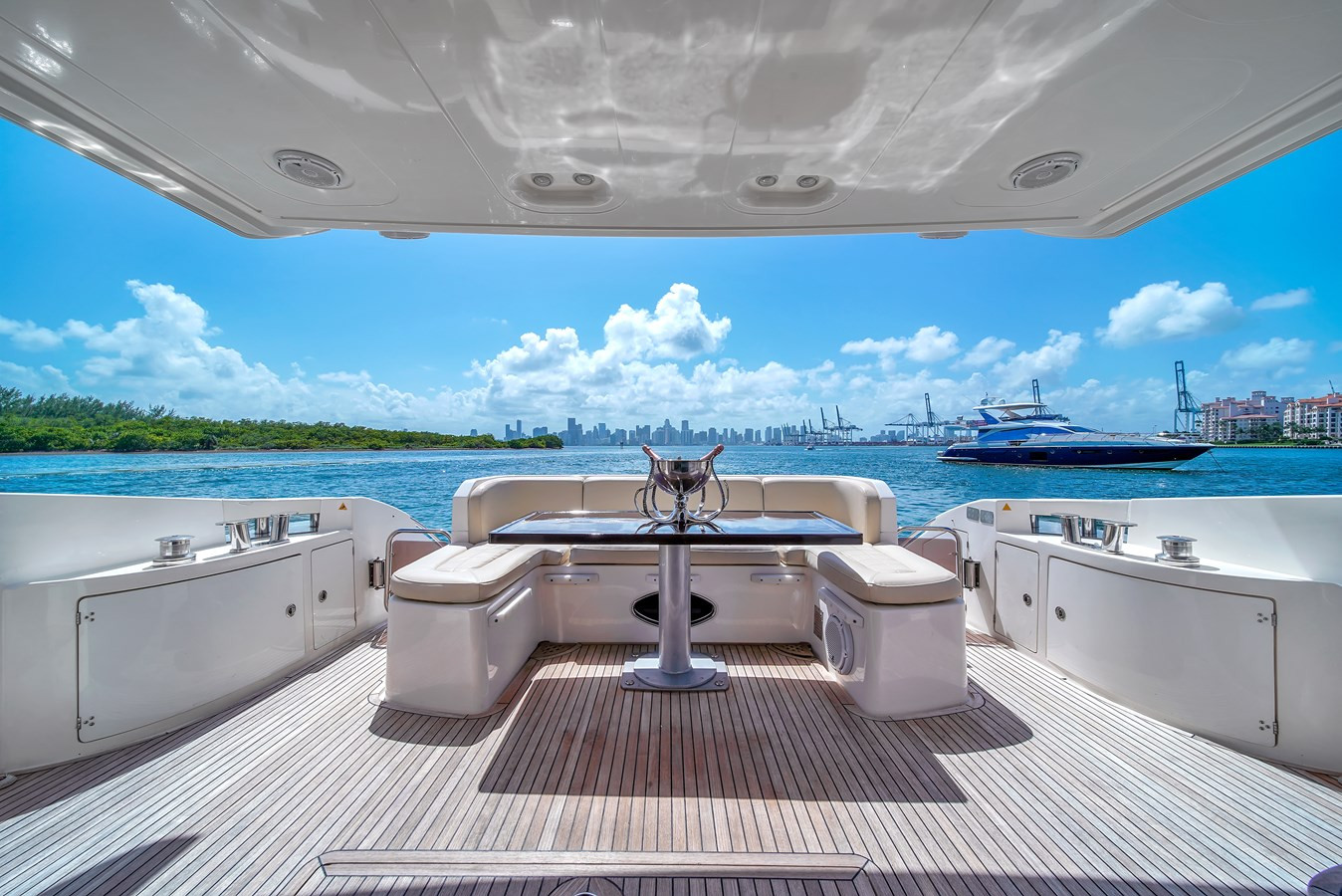 https://arconyachts.ams3.digitaloceanspaces.com/108457/conversions/large_4254006-optimize.jpg