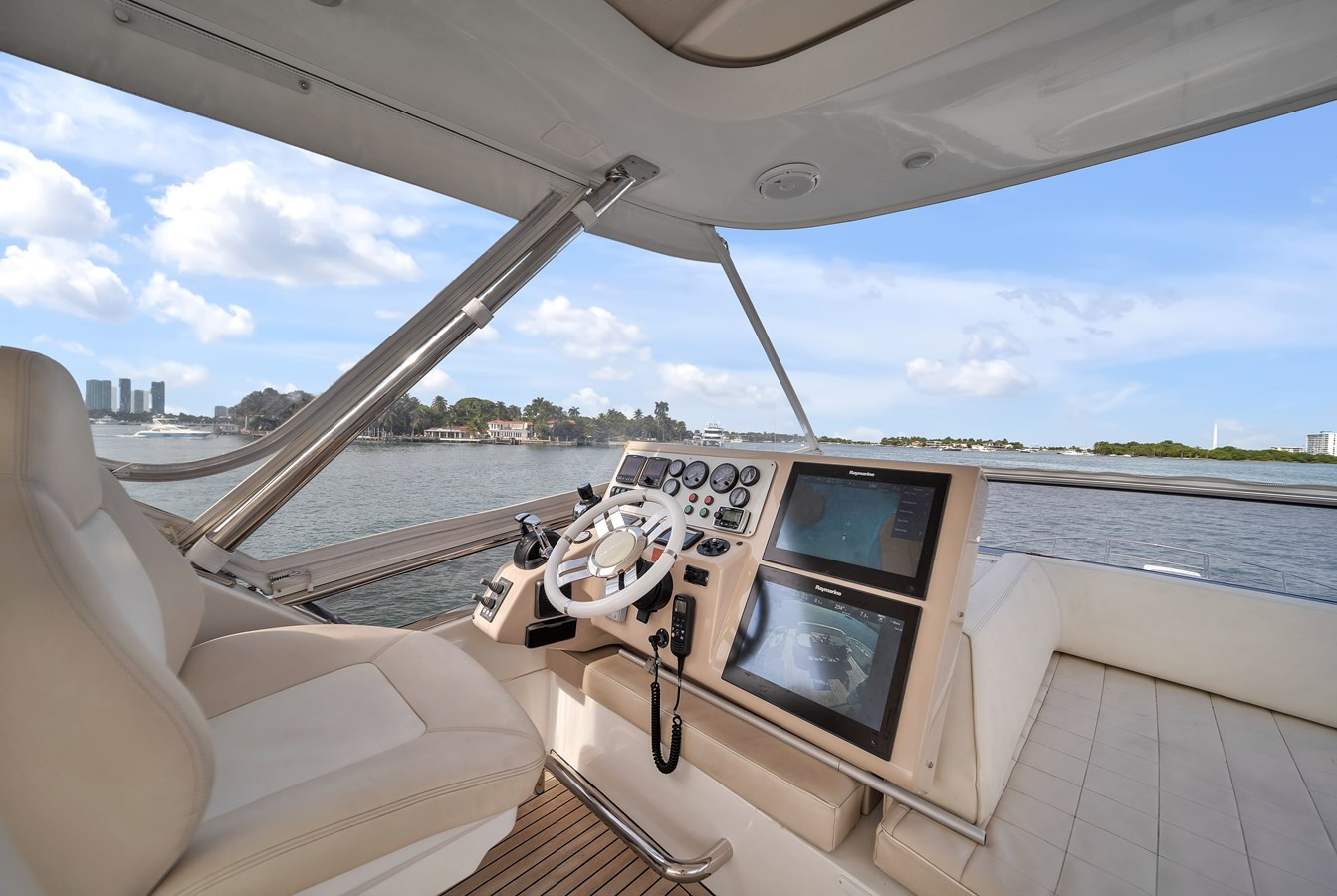 https://arconyachts.ams3.digitaloceanspaces.com/108458/conversions/large_4702151-optimize.jpg