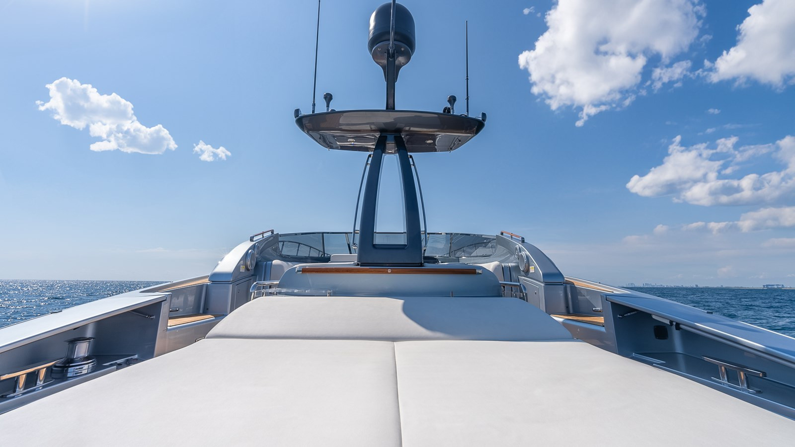 https://arconyachts.ams3.digitaloceanspaces.com/108468/conversions/large_3914802-optimize.jpg