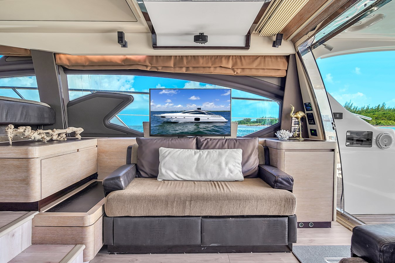 https://arconyachts.ams3.digitaloceanspaces.com/108483/conversions/large_4254015-optimize.jpg