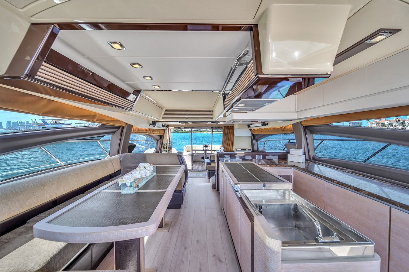 https://arconyachts.ams3.digitaloceanspaces.com/108487/conversions/large_4254017-optimize.jpg