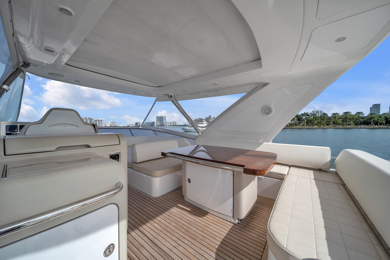 https://arconyachts.ams3.digitaloceanspaces.com/108488/conversions/large_4702162-optimize.jpg
