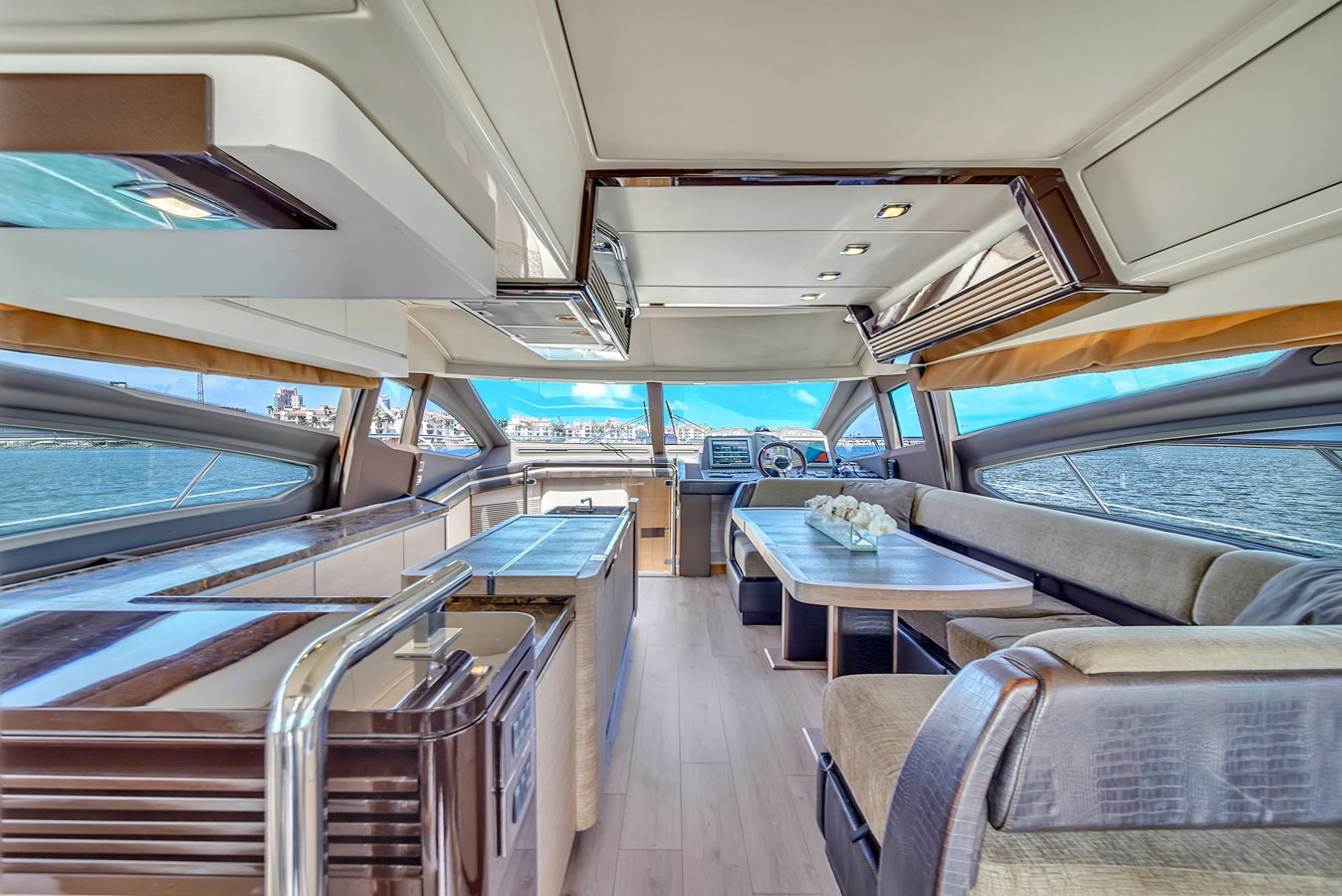 https://arconyachts.ams3.digitaloceanspaces.com/108489/conversions/large_4254018-optimize.jpg