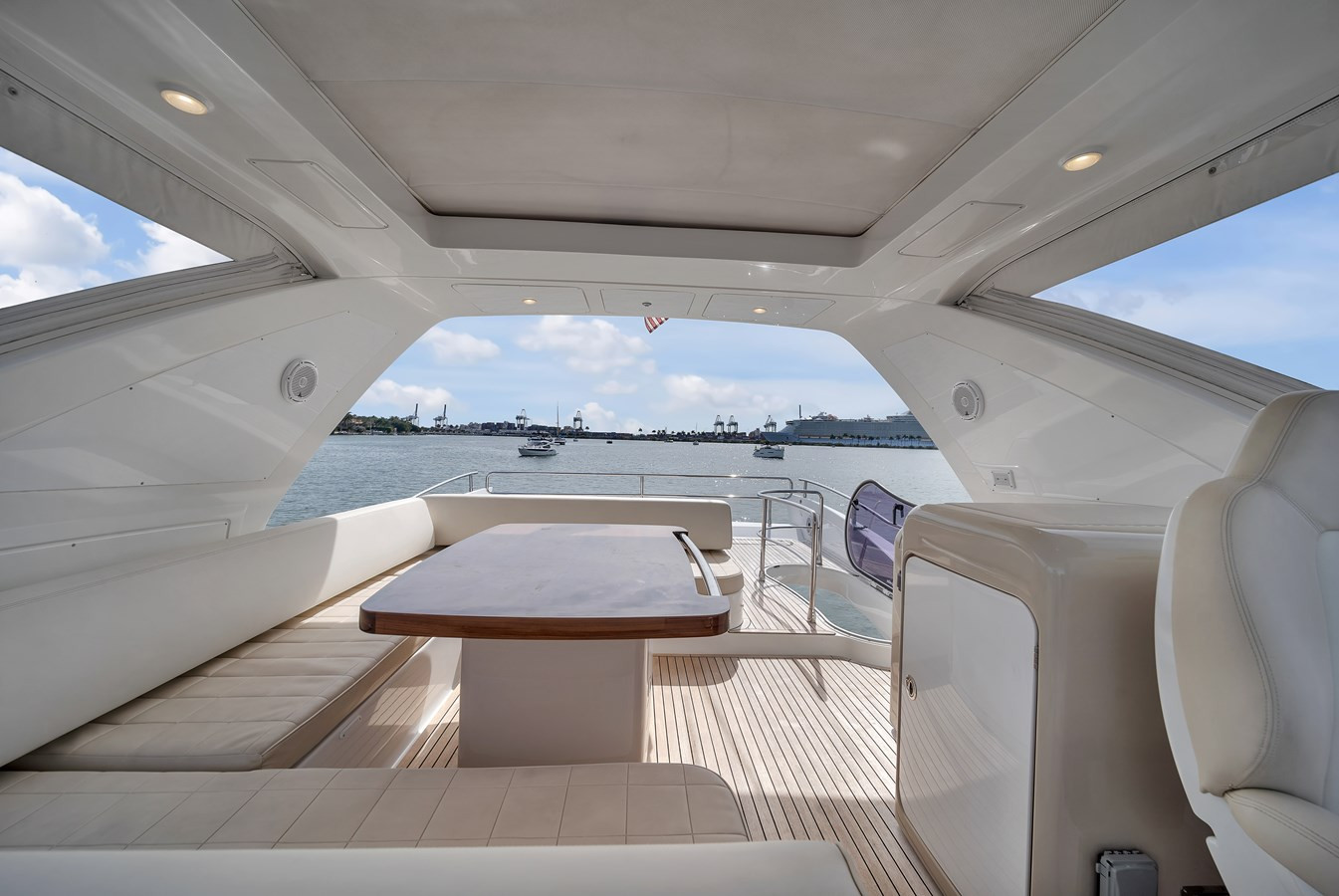 https://arconyachts.ams3.digitaloceanspaces.com/108505/conversions/large_4702168-optimize.jpg