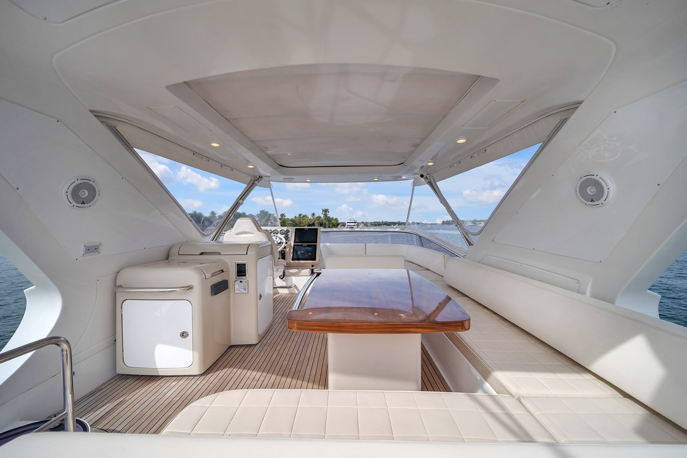 https://arconyachts.ams3.digitaloceanspaces.com/108507/conversions/large_4702169-optimize.jpg