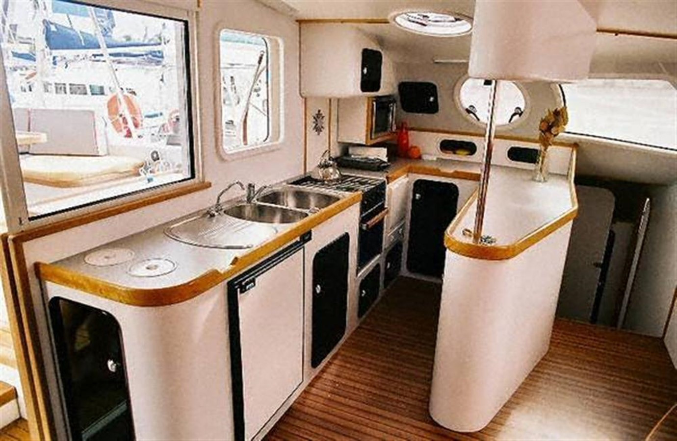https://arconyachts.ams3.digitaloceanspaces.com/108508/conversions/large_87034-optimize.jpg