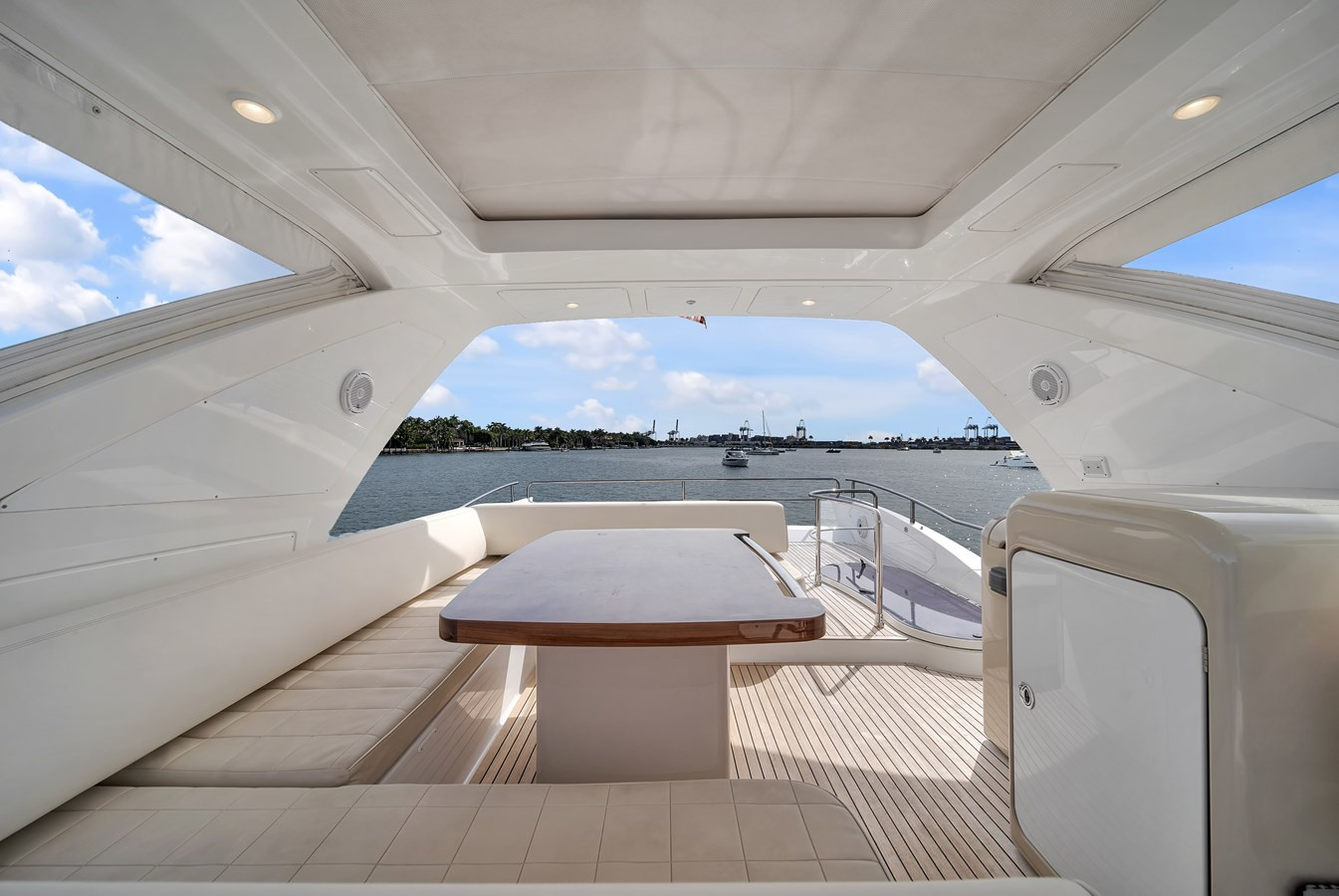 https://arconyachts.ams3.digitaloceanspaces.com/108512/conversions/large_4702171-optimize.jpg