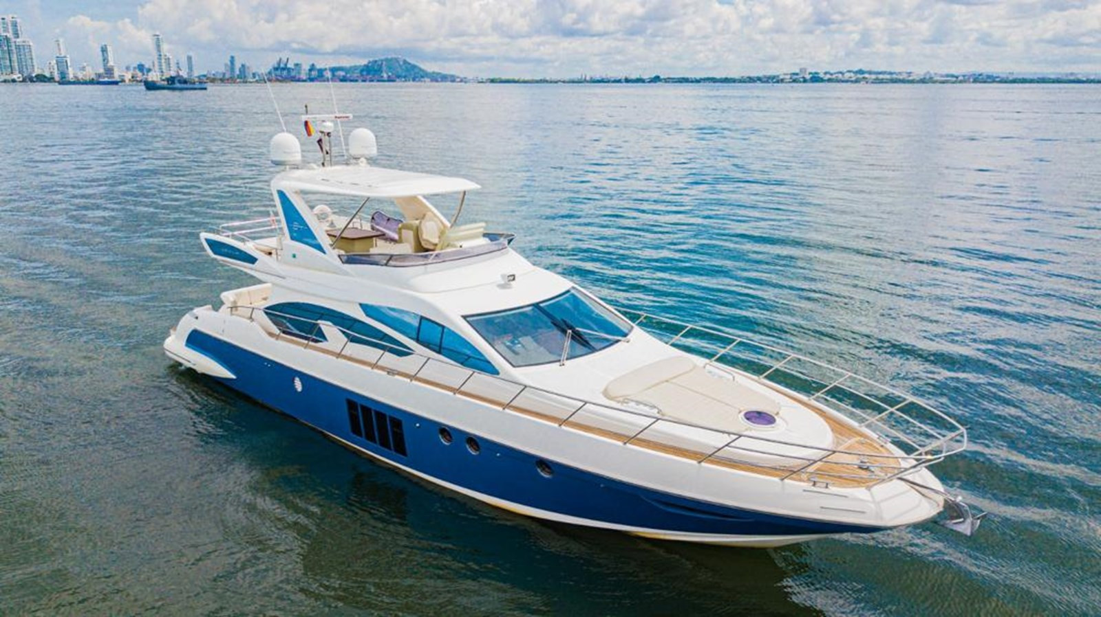 https://arconyachts.ams3.digitaloceanspaces.com/108743/conversions/large_4014820-optimize.jpg