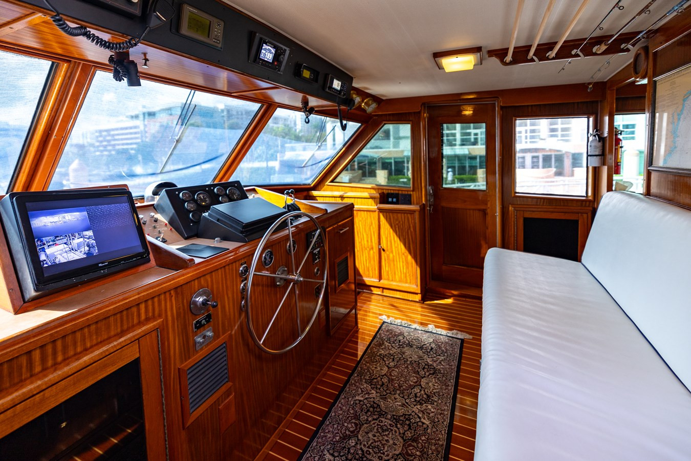 https://arconyachts.ams3.digitaloceanspaces.com/108997/conversions/large_4432595-optimize.jpg