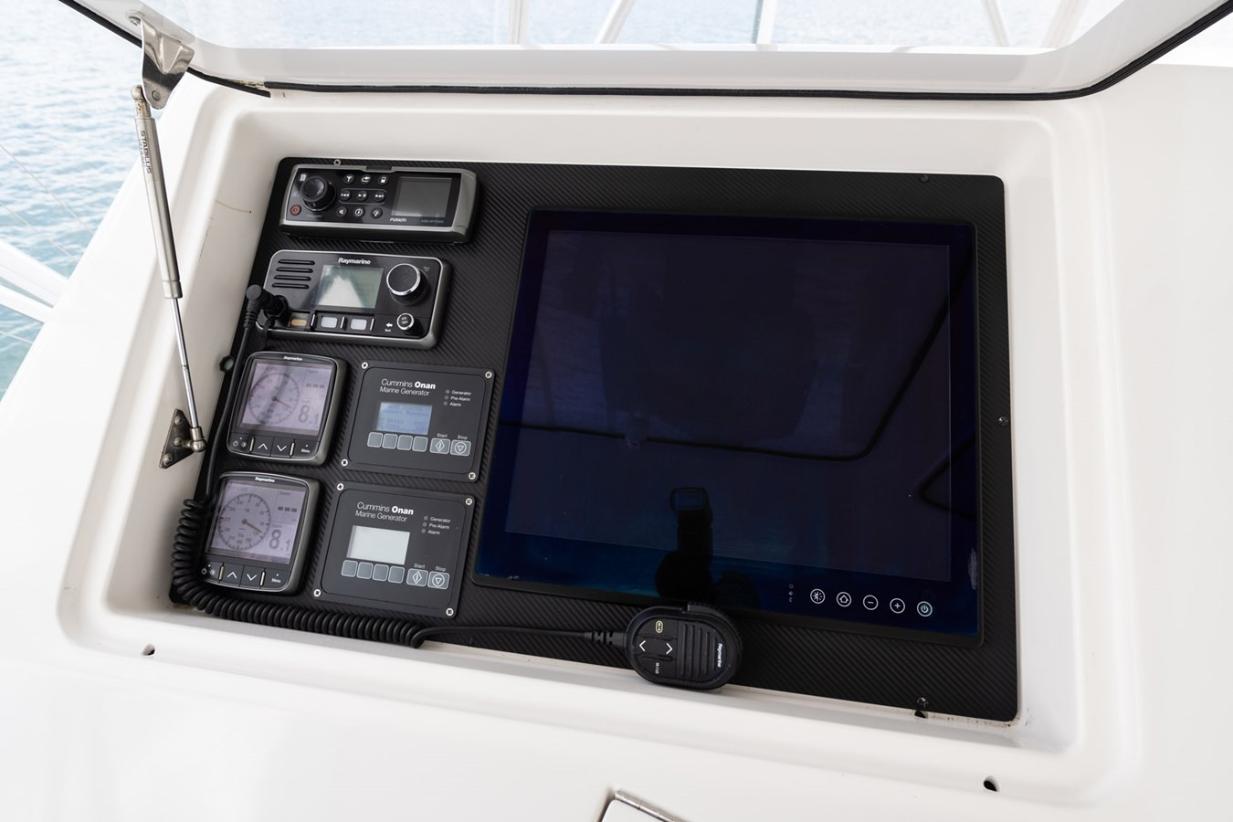 https://arconyachts.ams3.digitaloceanspaces.com/109023/conversions/large_4166928-optimize.jpg