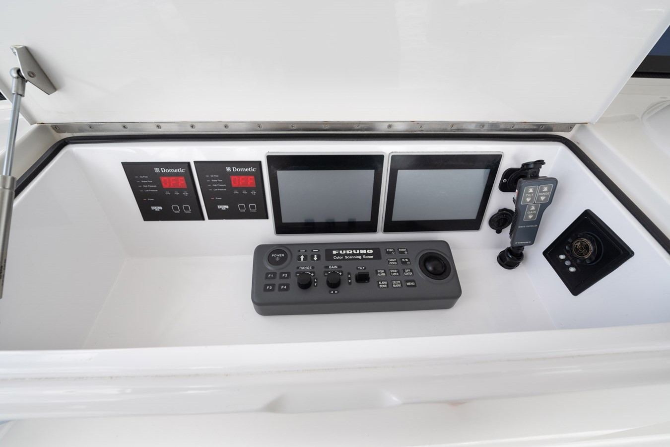 https://arconyachts.ams3.digitaloceanspaces.com/109035/conversions/large_4166932-optimize.jpg