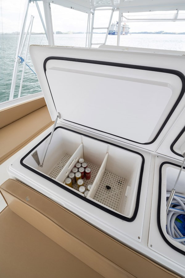 https://arconyachts.ams3.digitaloceanspaces.com/109042/conversions/large_4166935-optimize.jpg