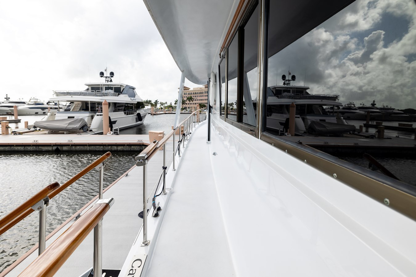 https://arconyachts.ams3.digitaloceanspaces.com/109064/conversions/large_4432880-optimize.jpg