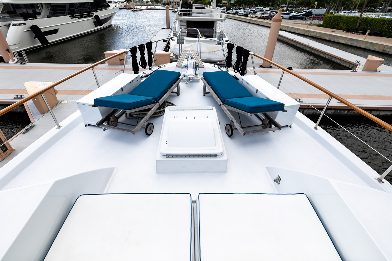 https://arconyachts.ams3.digitaloceanspaces.com/109070/conversions/large_4432884-optimize.jpg