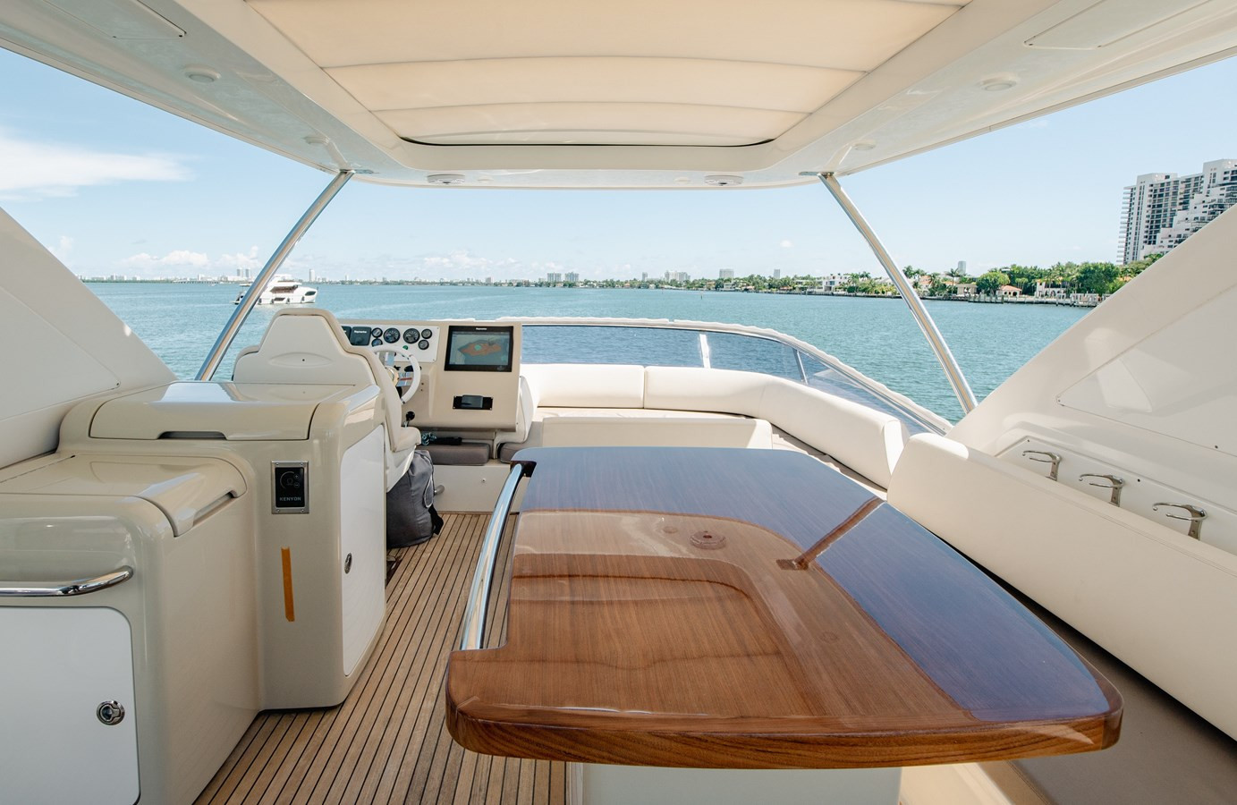 https://arconyachts.ams3.digitaloceanspaces.com/109077/conversions/large_4495568-optimize.jpg