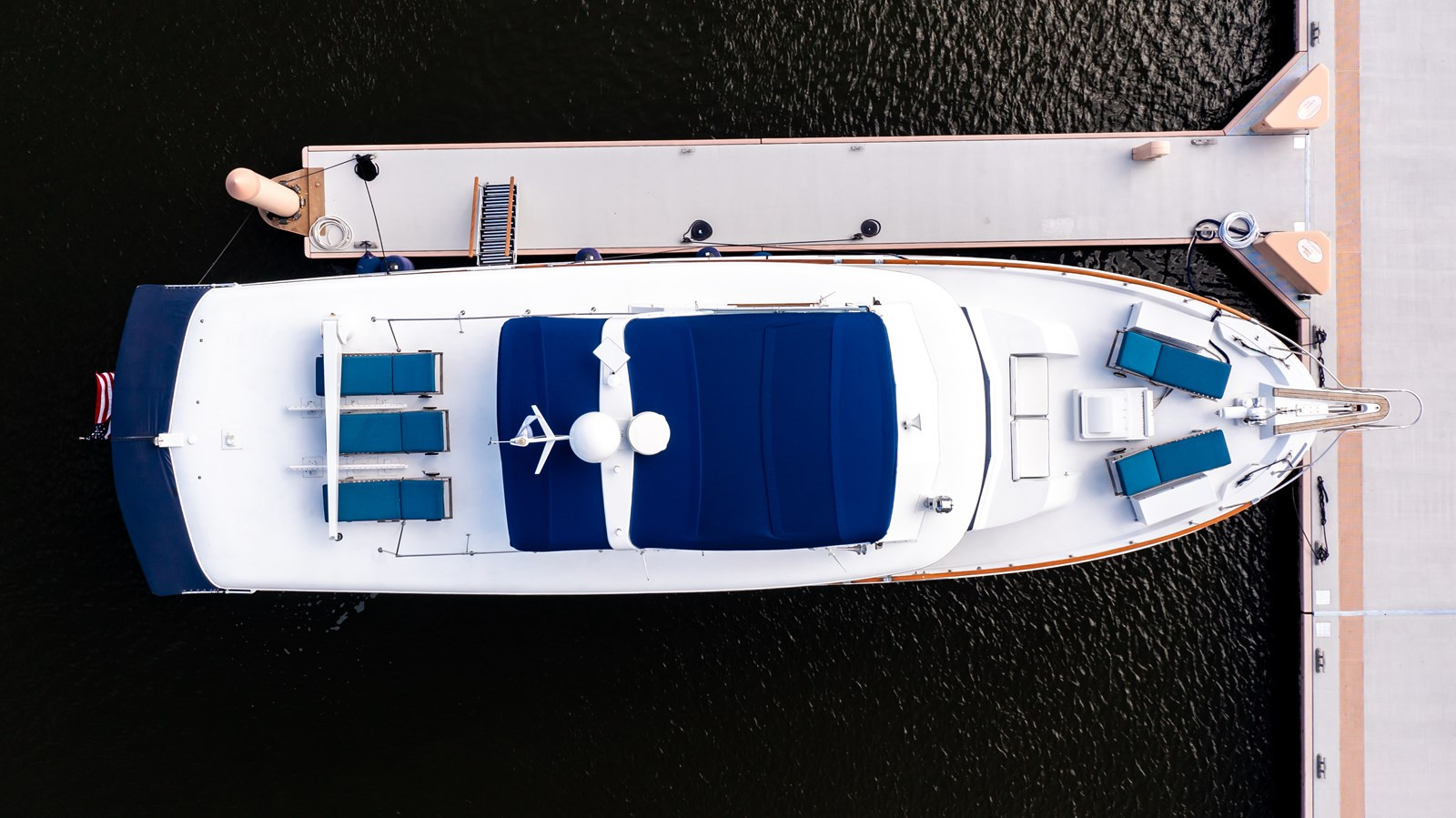https://arconyachts.ams3.digitaloceanspaces.com/109091/conversions/large_4432905-optimize.jpg