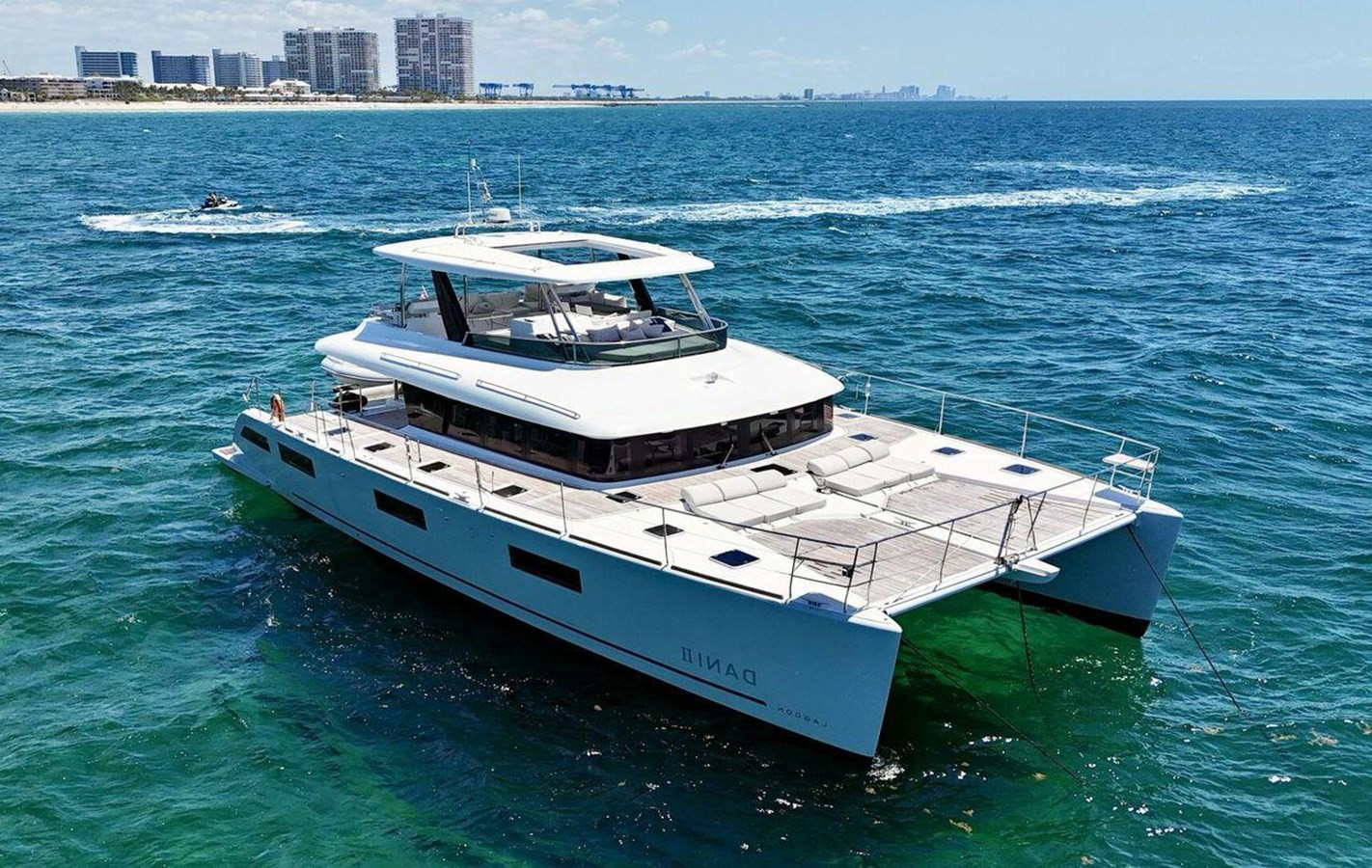 https://arconyachts.ams3.digitaloceanspaces.com/109101/conversions/large_4708415-optimize.jpg