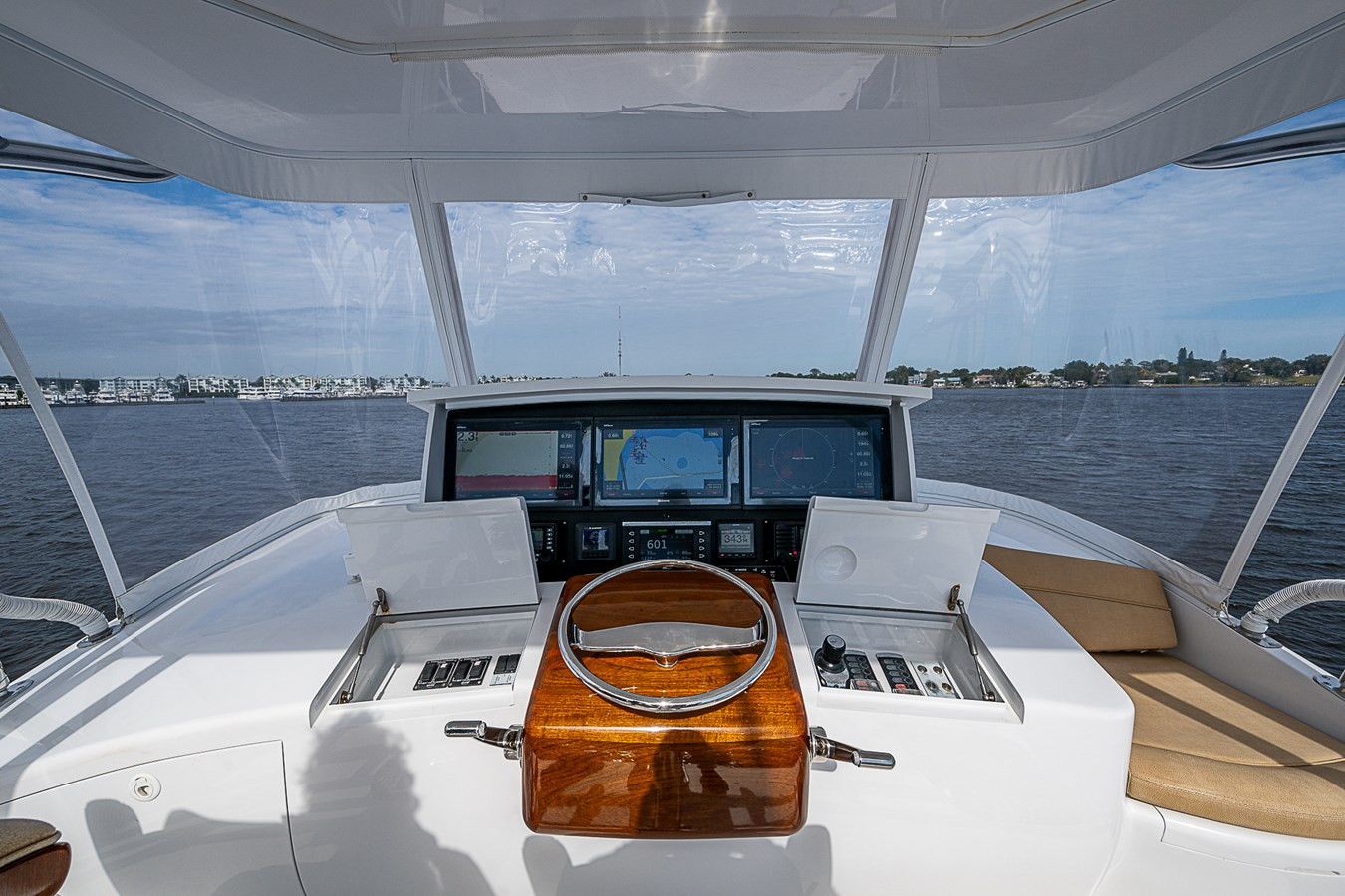 https://arconyachts.ams3.digitaloceanspaces.com/109116/conversions/large_4517748-optimize.jpg