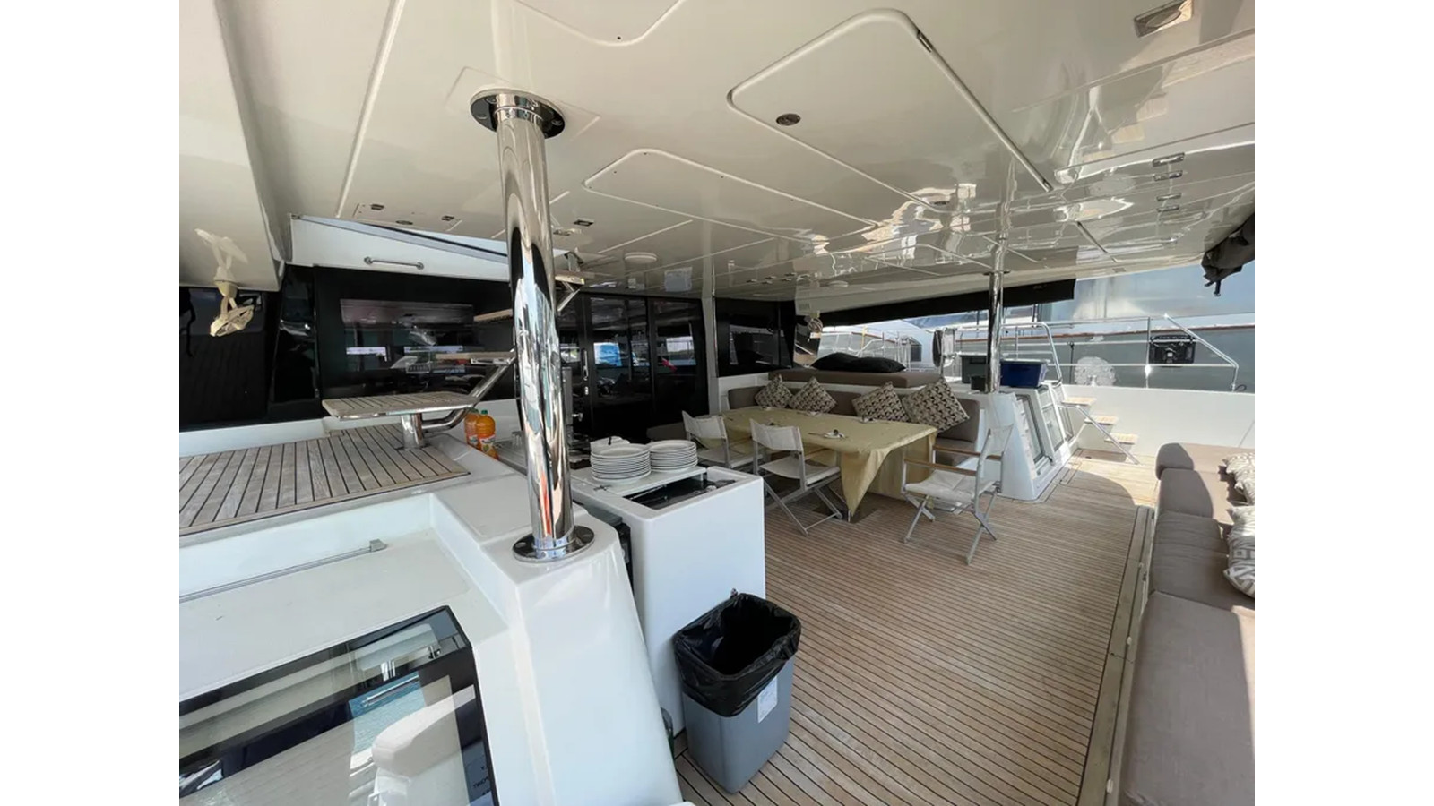 https://arconyachts.ams3.digitaloceanspaces.com/109118/conversions/large_4703608-optimize.jpg