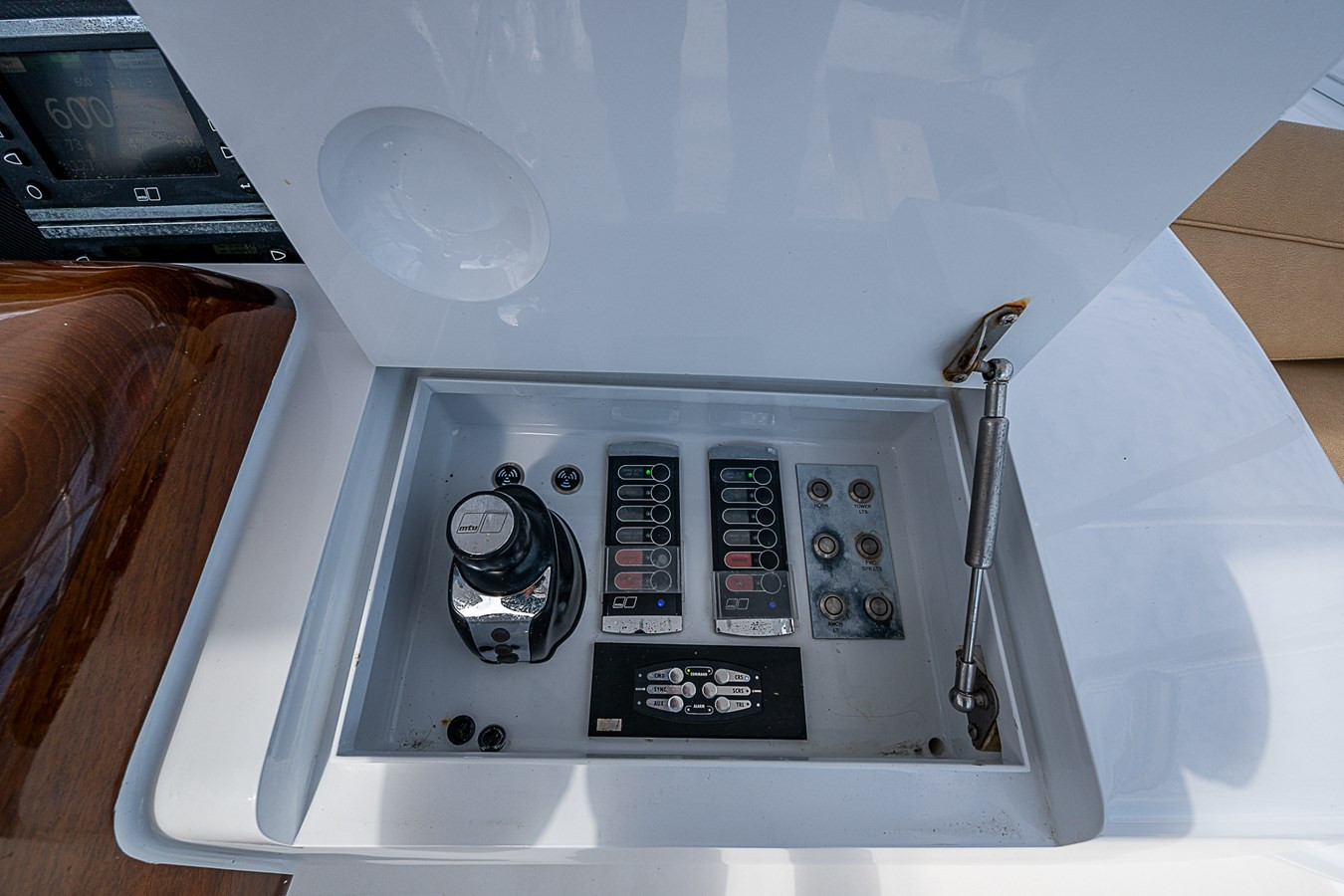 https://arconyachts.ams3.digitaloceanspaces.com/109119/conversions/large_4517749-optimize.jpg