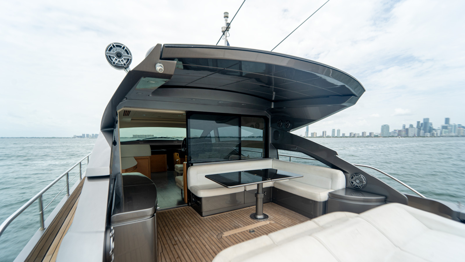 https://arconyachts.ams3.digitaloceanspaces.com/109151/conversions/large_4719769-optimize.jpg