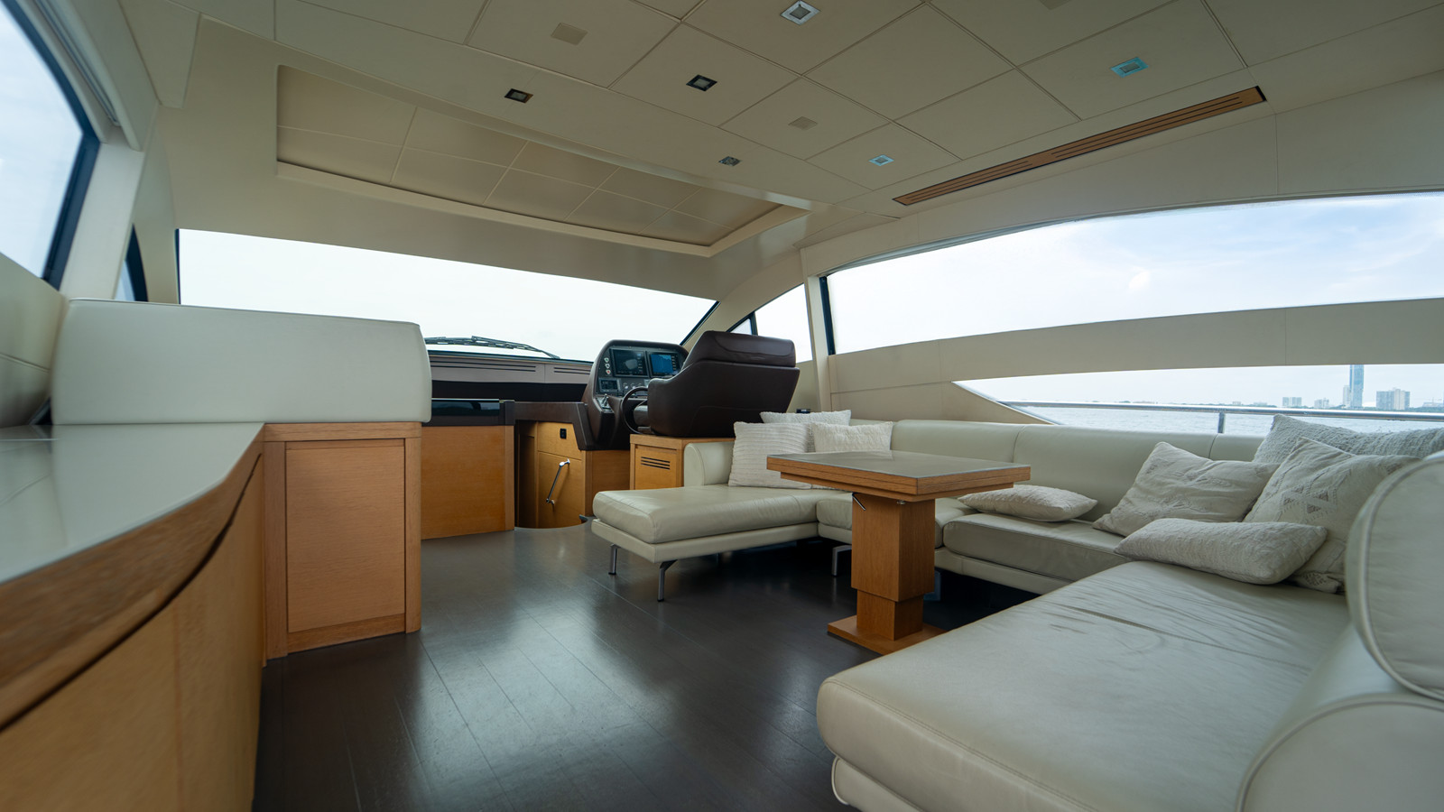 https://arconyachts.ams3.digitaloceanspaces.com/109159/conversions/large_4719771-optimize.jpg