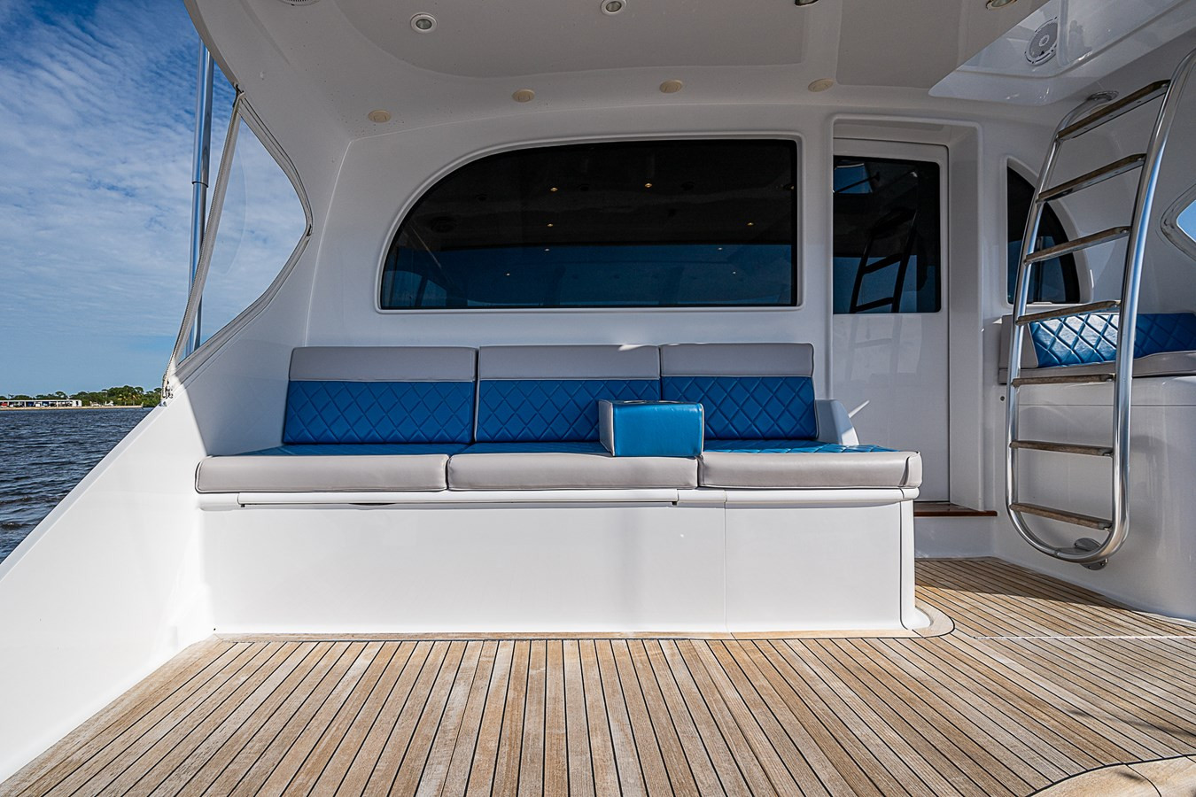https://arconyachts.ams3.digitaloceanspaces.com/109166/conversions/large_4517767-optimize.jpg